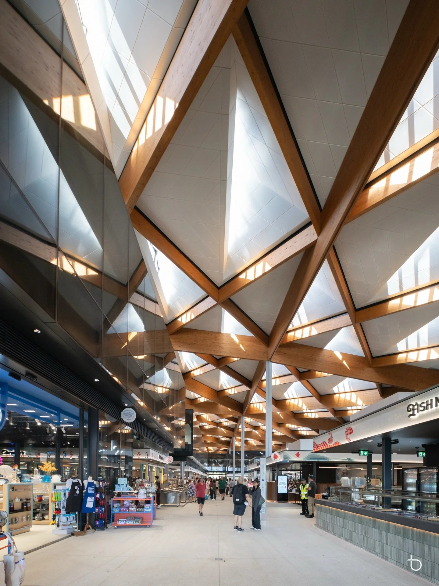 Exploring the newly anticipated Sydney Fish Market that opened this week, love the roof on this architecture @3xnarchitects @bvnarchitecture 

#feelnewsydney #feelNSW #NikonCreators #ilovesydney #seesydney