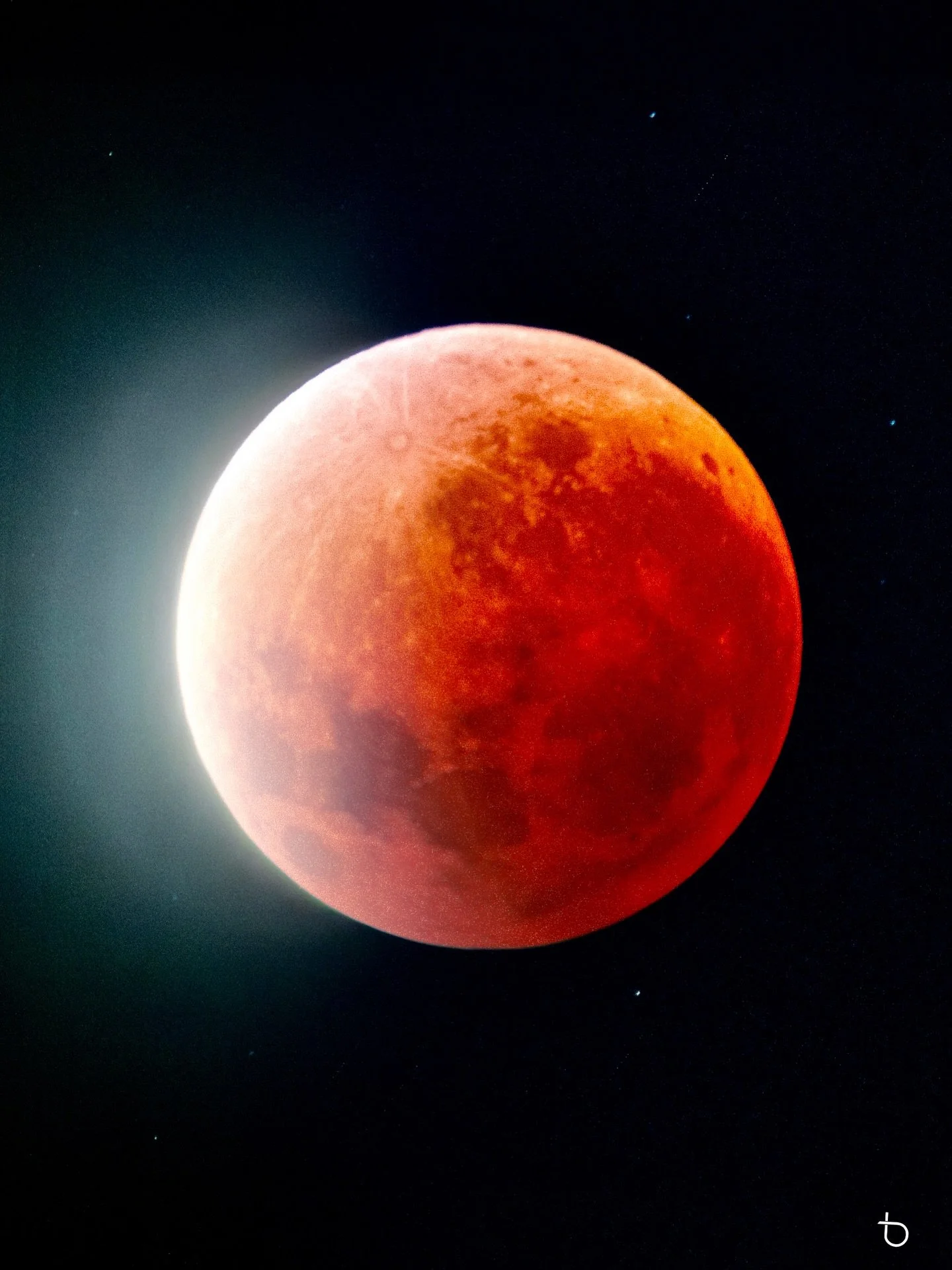 Unfortunately, Sydney is cloudy tonight for the lunar eclipse. If there&rsquo;s a break in the clouds, the moon will turn red at 10:33pm. Here&rsquo;s one I captured last year on September 8th. The next one won&rsquo;t be until 2028. 

.
.
 .
#myniko