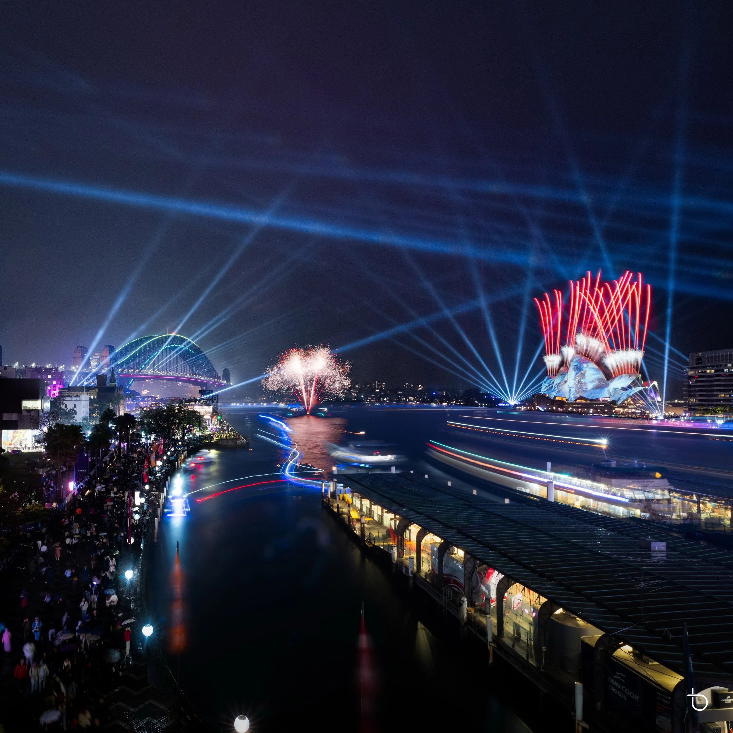 Rainy start to Vivid 2026 last night, but the atmosphere still delivered. The reflections, colour and fireworks made the harbour feel even more alive. ✨

#Vividsydney #fotifireworks #ilovesydney #visitnsw