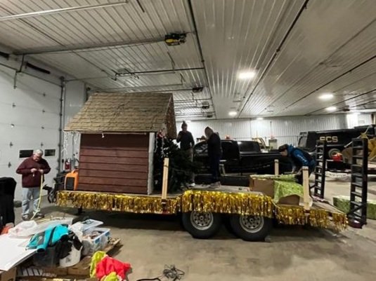 Mosinee Christmas Parade Float Decorating