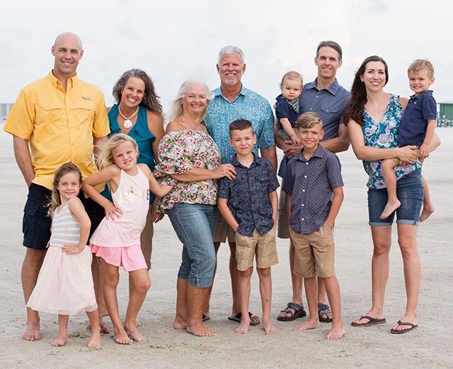 Extended families are one of my favorite groups to photograph...it just takes a little extra effort when it&rsquo;s your own family and you don&rsquo;t have a remote trigger. 🤓#sarasotaphotographer #floridaphotographer #siestakey #familyportraits #e