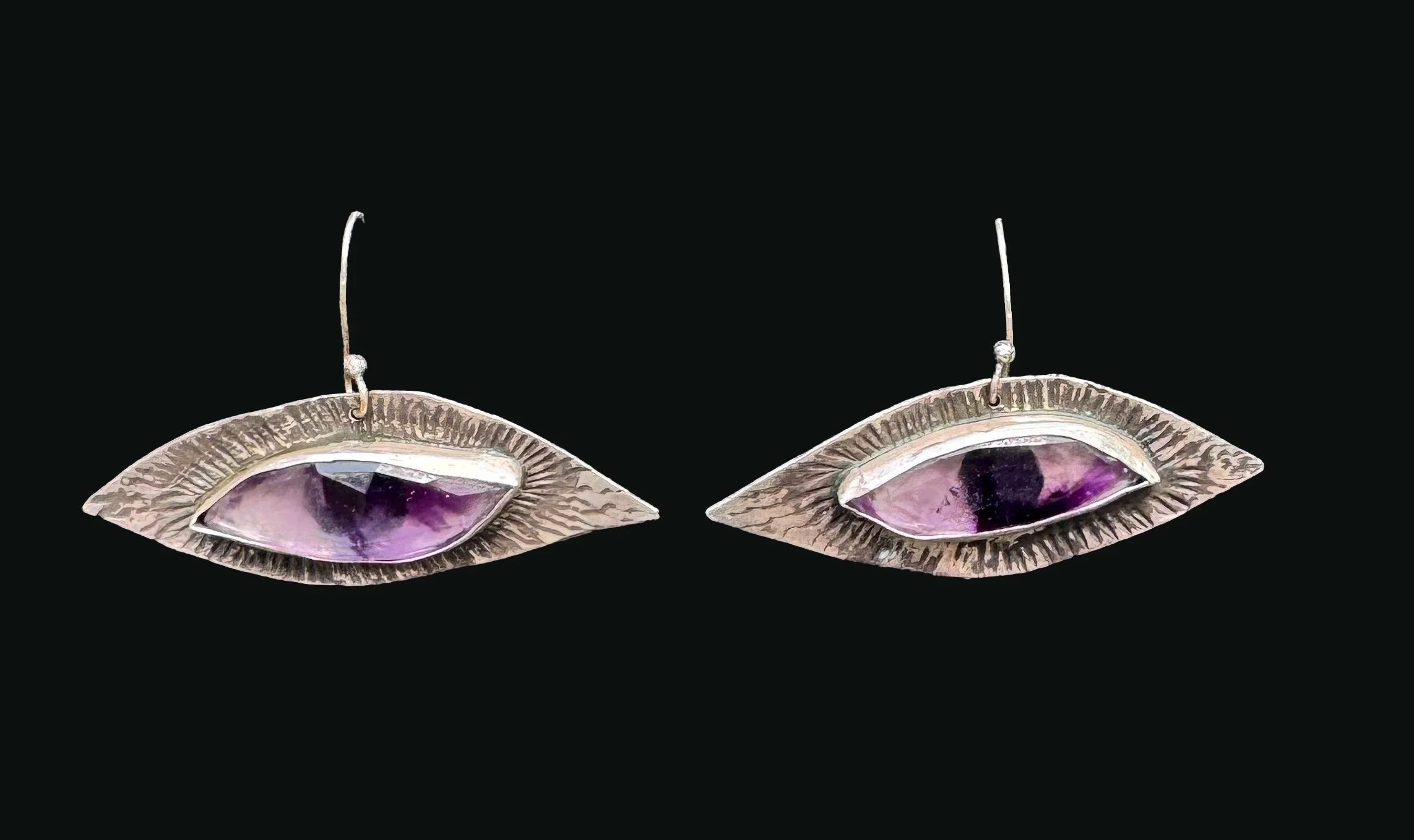eye amethyst earring 2.jpg