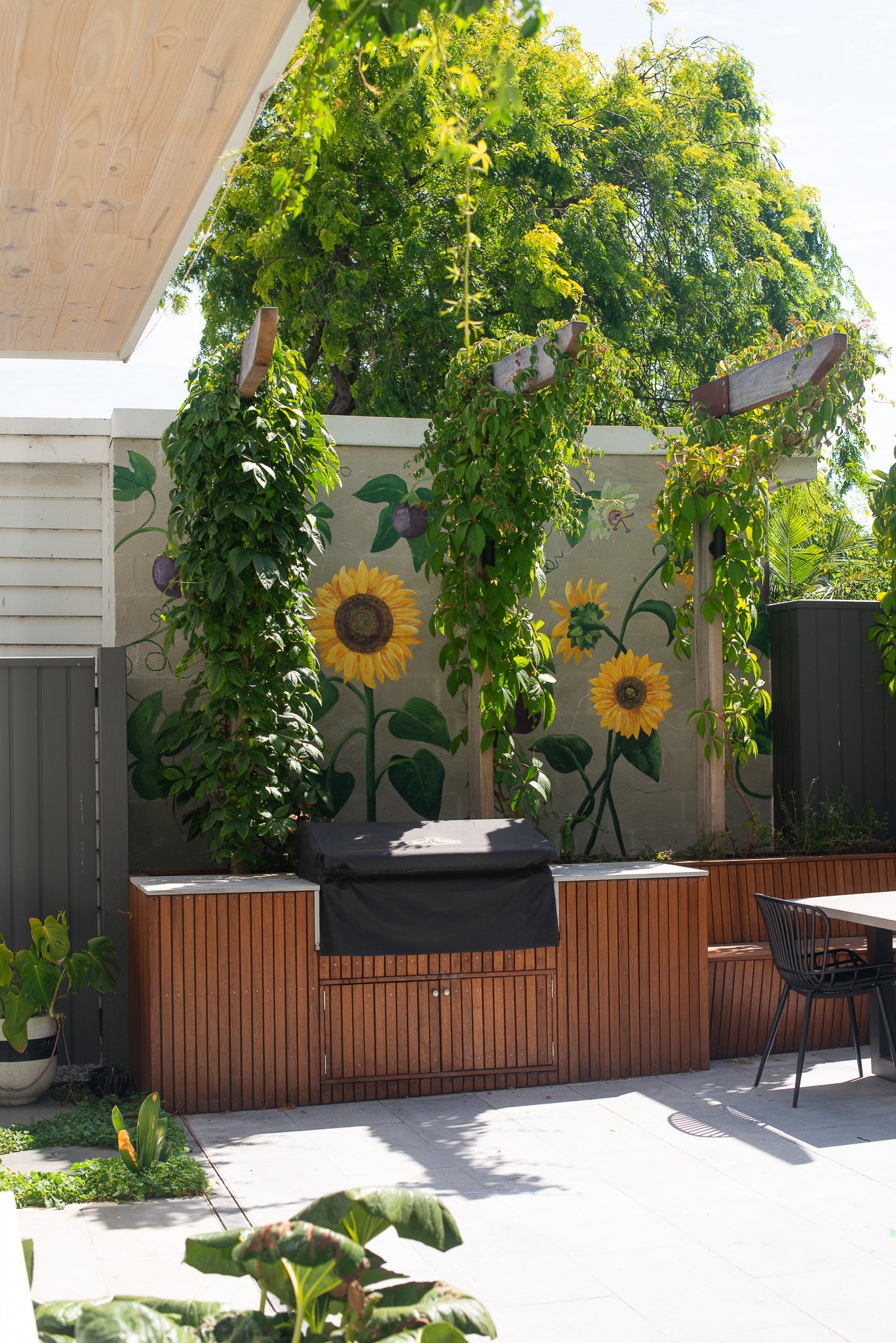 Sarah Hankinson Sunflower Passionfruit Mural3.jpg