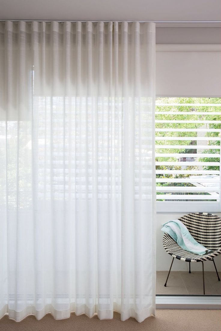 CURTAIN Wave sheer curtain over ROLLER BLIND BLOCKOUT.jpg