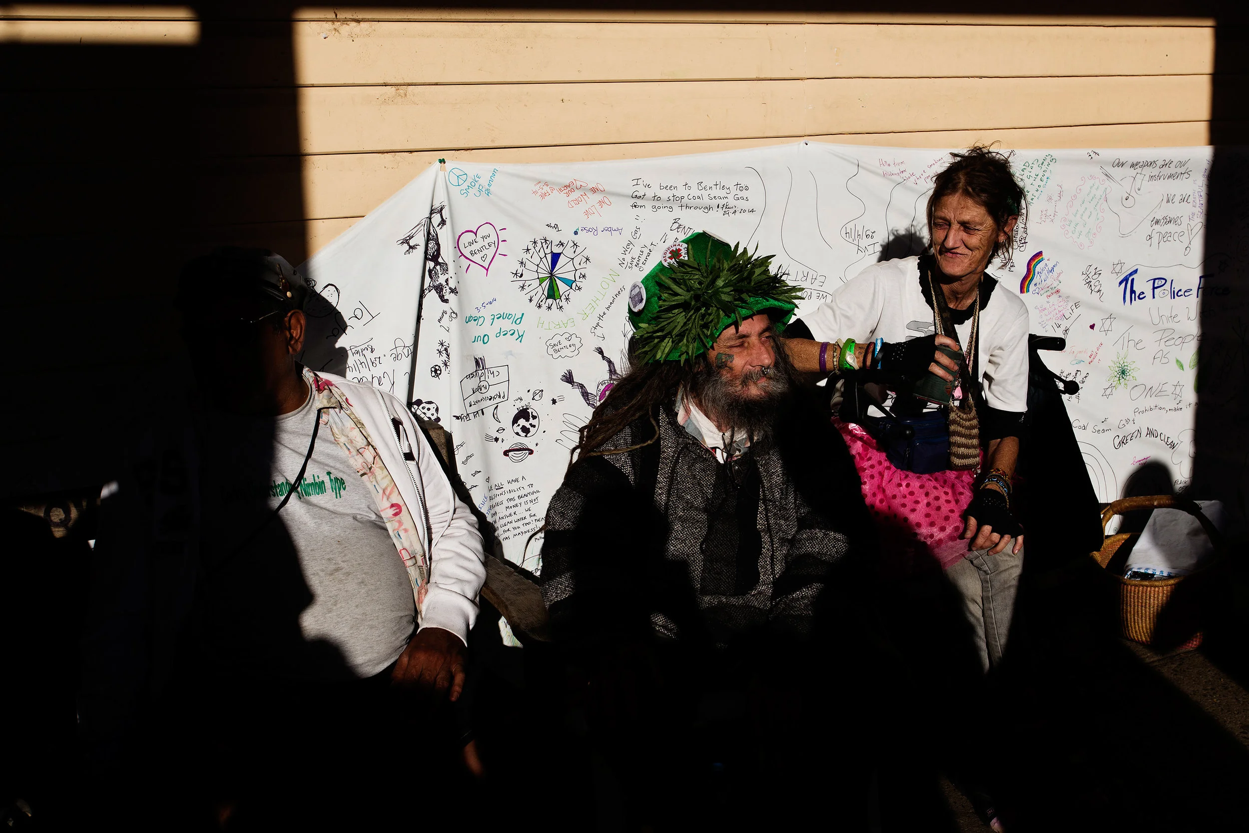  Locals relaxing during Mardigrass weekend on Cullen Street, Nimbin NSW, Australia.&nbsp;    