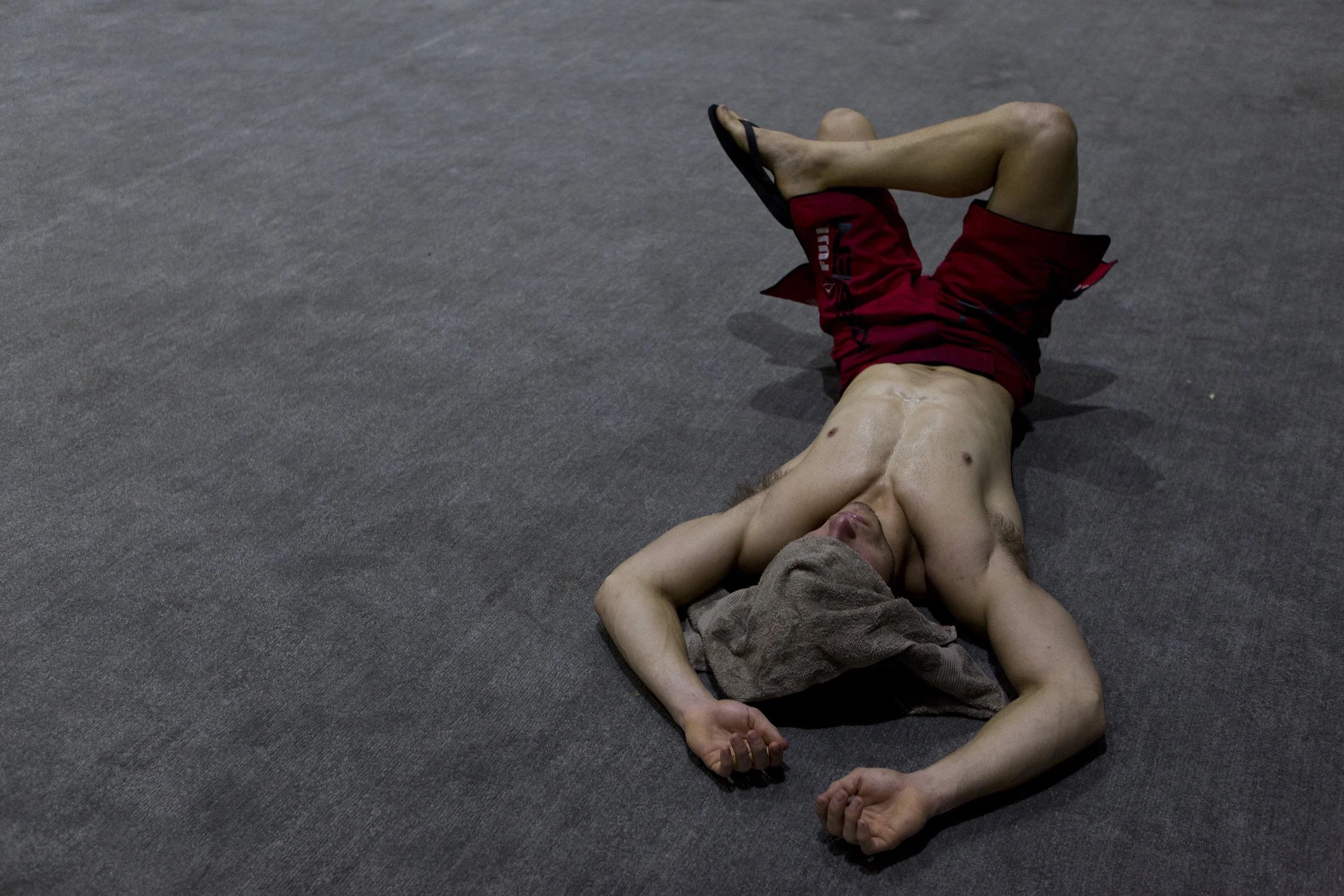  Zach Hook rests after being defeated by his opponent at the Australian Fighting Championship, Melbourne Pavilion, Victoria. 