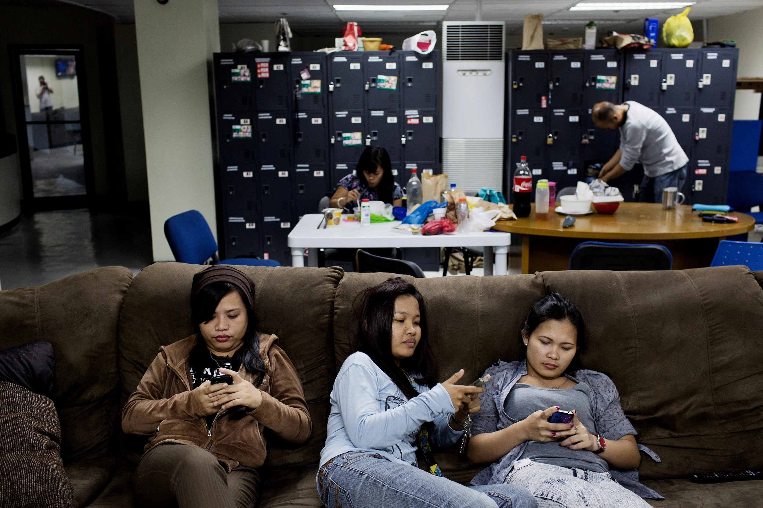  Call centre workers of American owned Pinoy Partners Outsourcing Centre in Makati City, Philippines, on their lunch break early in the morning.  Entry-level call operators can earn between P10,000 and P14,500 per month (equivalent to US$300.00 to US