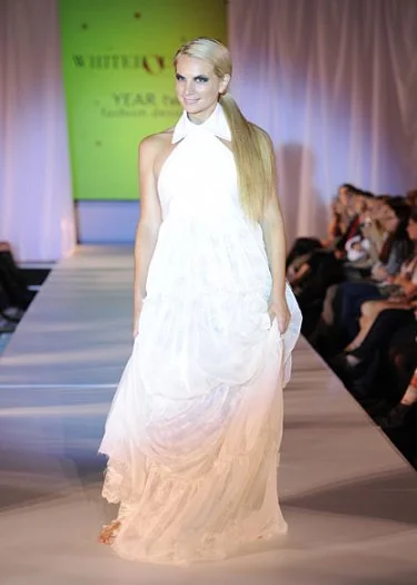 80211175345whitehousefashionshow21.jpg
