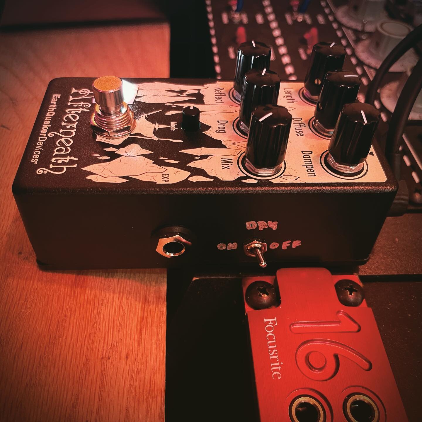 💥Favorite reverb in the mix! 🌊A F T E R N E A T H ! ! !📡
📢🎛🎚📢🎛🎚📢🎛🎚

Big thanks to 🪄Jamie @earthquakerdev for the dry kill mod. Now it lives on a send! Shout to @eviljoebarresi for hookin&rsquo; it up. 

#afterneath #earthquakerdevices #e