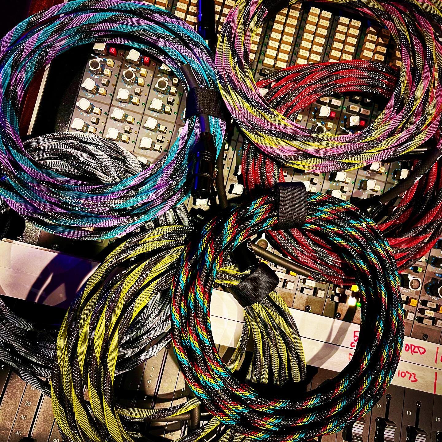 So I&rsquo;ve been working with the fine folks of @signalchainaudio to get my studio all wired up. Killer hi-quality cabling made in USA. 

They&rsquo;ve given me a discount code to share with you all. Get rid of your ancient,sticky, crackly cables a