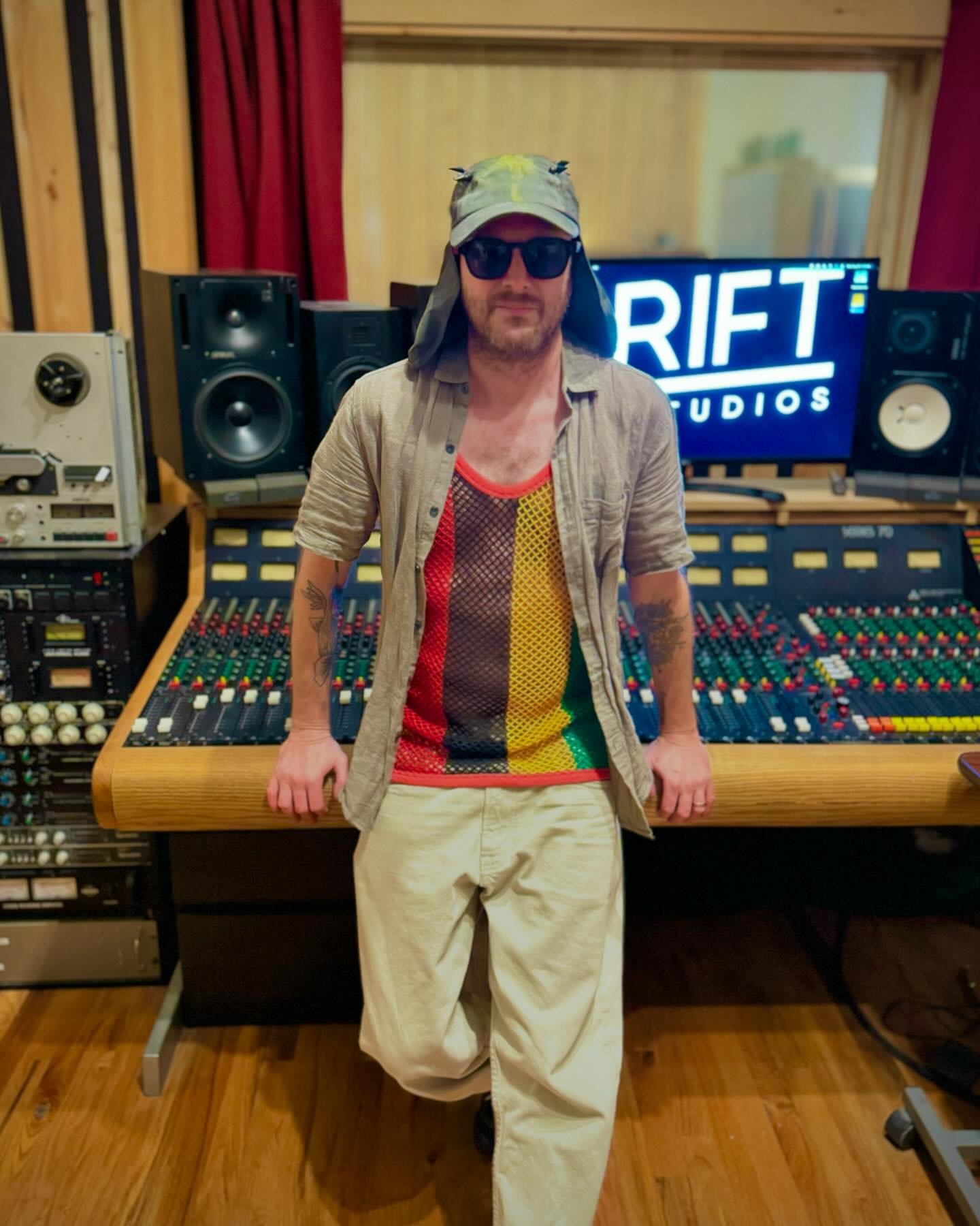 Another 4am finish in the books. Big ups to @riftstudiosnyc for hosting me and @gogolbordello. This record is gonna blow some minds! 🇺🇦🗽🧠💥

#gogolbordello #nycpunk #brooklyn #recordingstudio #recording #producerlife