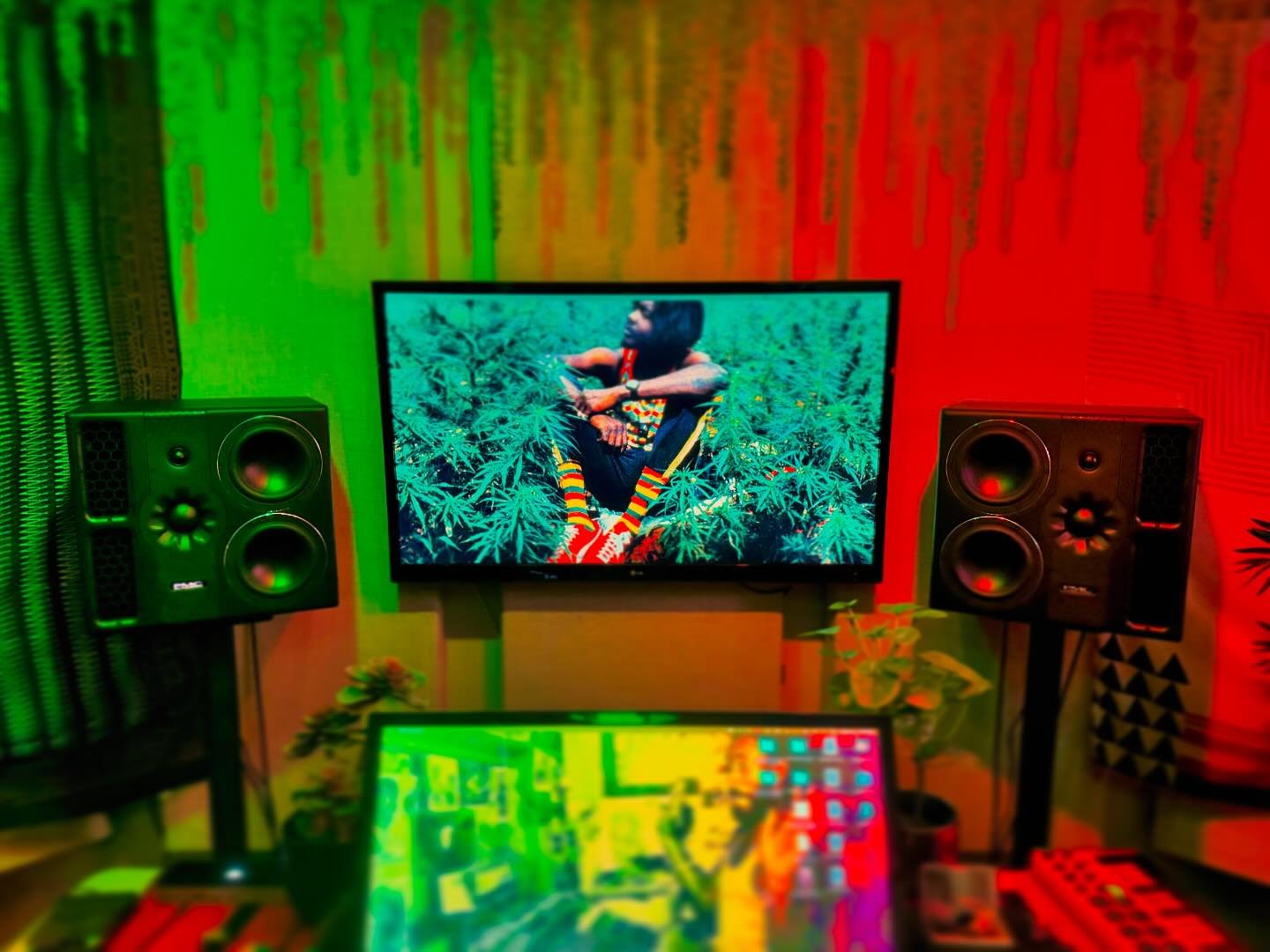 🕸️Big thanks to @spiderplus1 and @pmcspeakers for letting me spend some time with the 6-2&rsquo;s. Pretty impressive! Anyone else tried or used these? 

#studiomonitors #studiomonitor #recording #mixing #mixengineer #recordingstudio #recordingengine