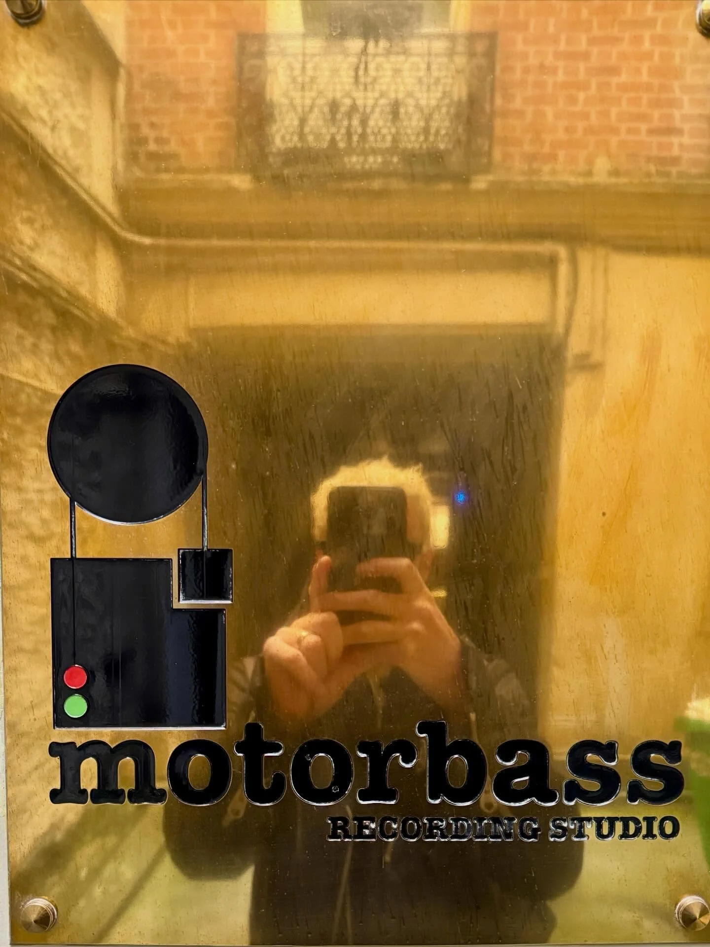 Would be out protesting but&hellip;

Winter in Paris. No need to leave the studio. 

#motorbass #recordproducer