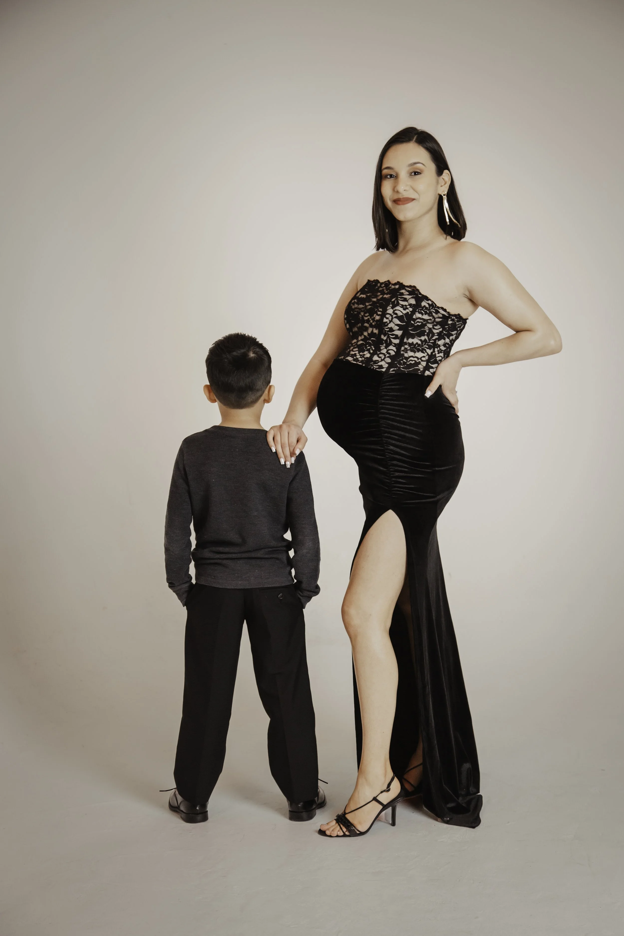 Hannah + Fam Maternity 40.jpg