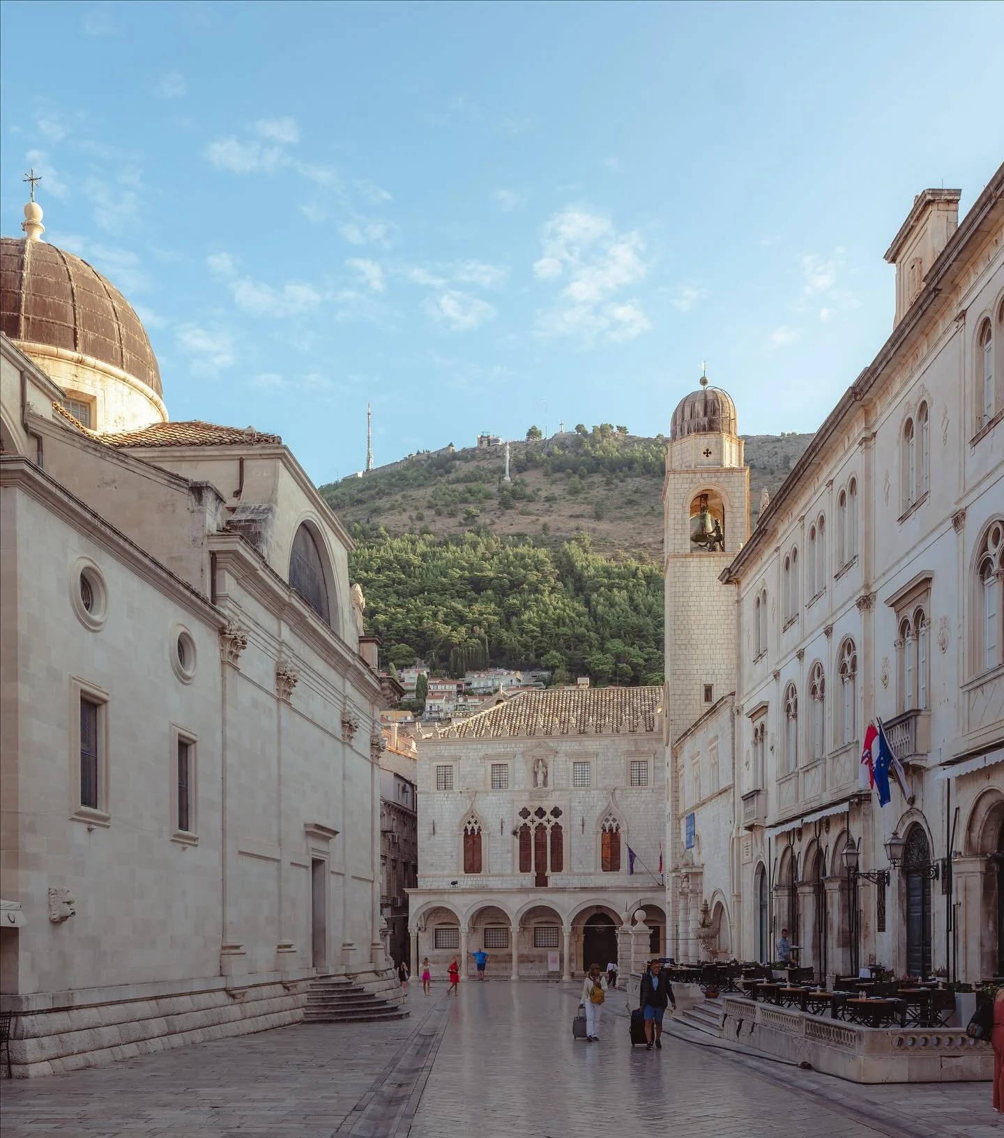 Early morning vibes in the old town. #dubrovnik #oldtowndubrovnik #dubrovnikoldtown #stradun #timeoutcroatia #croatia #croatiafulloflife #boutiqueaccomodation #weekendaway #minibreak #gameofthrones #got #roomwithaview #breakfastinbed #thebyrondubrovn
