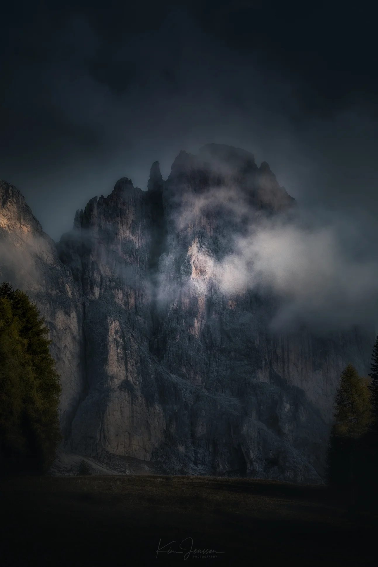 Moodymountain_dolomite.jpg