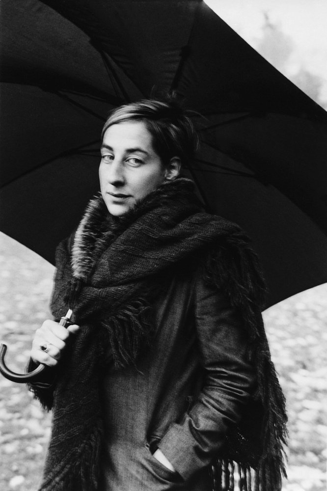 JudithmitSchirm.jpg