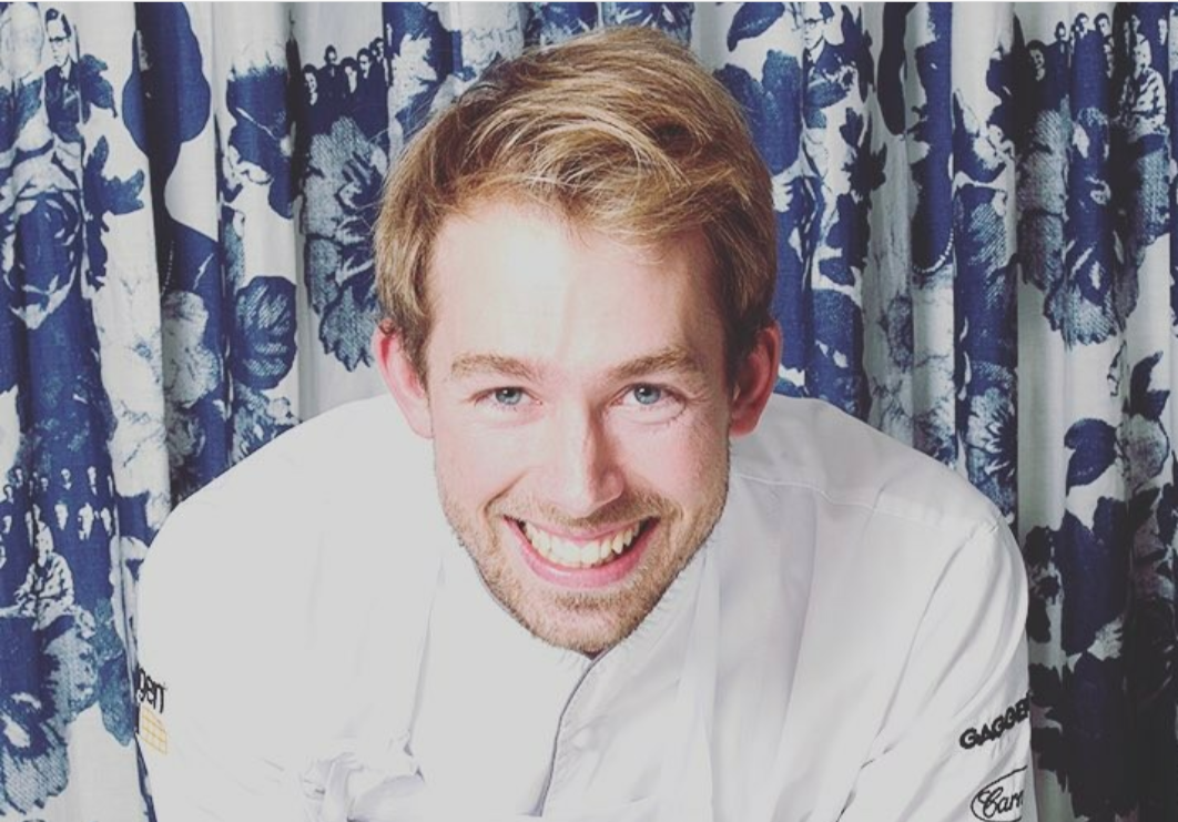 Söndagen 14e maj kommer våran kära vän och tillika vinnaren av årets kock 2017 Johan Backeus till Sensum. Johan kommer att sätta upp en a la carte meny med liknande uppbyggnad som vi har och vi ser fram emot att tillsammans få laga Johans raka, rena mat. Bokningen är öppen, varmt välkomna.