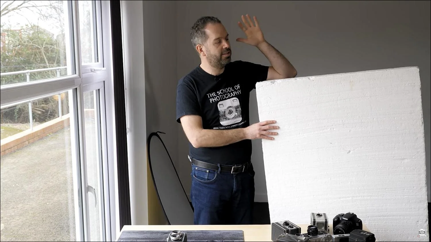 White card or polystyrene for reflector