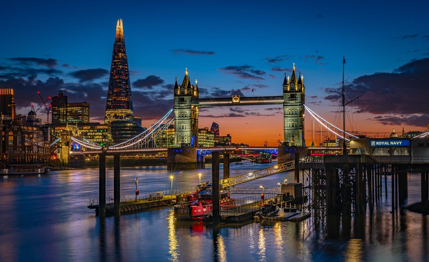 Member Andy Soar @andysoar68 has captured ALL of the colours of London in this fab #sunset shot! 🌉

f/11,  ISO 100, 5 shot exposure bracketed.

#urbanlandscape #urban #london #thames #riverside #river #sunset #twilight #learnphotography #photography