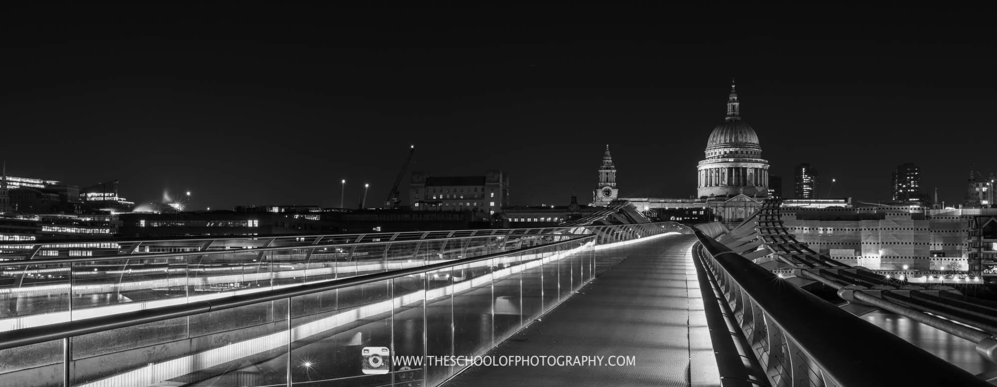 St Pauls cathedral in black and white
