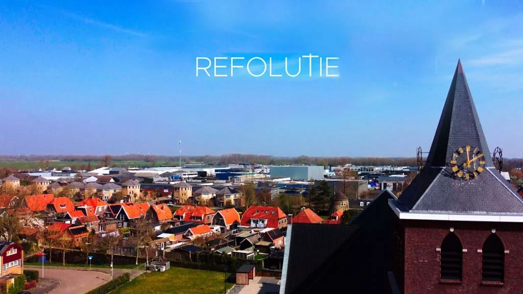  Skyhigh TV produceert ‘Refolutie’.    In de PowNed-tweeluik ‘Refolutie’ (NPO 3) volgt Rutger Castricum reformatorische jongeren die zijn opgegroeid met conservatieve normen en waarden uit het christelijk geloof. Hun levensinstelling delen ze steeds 