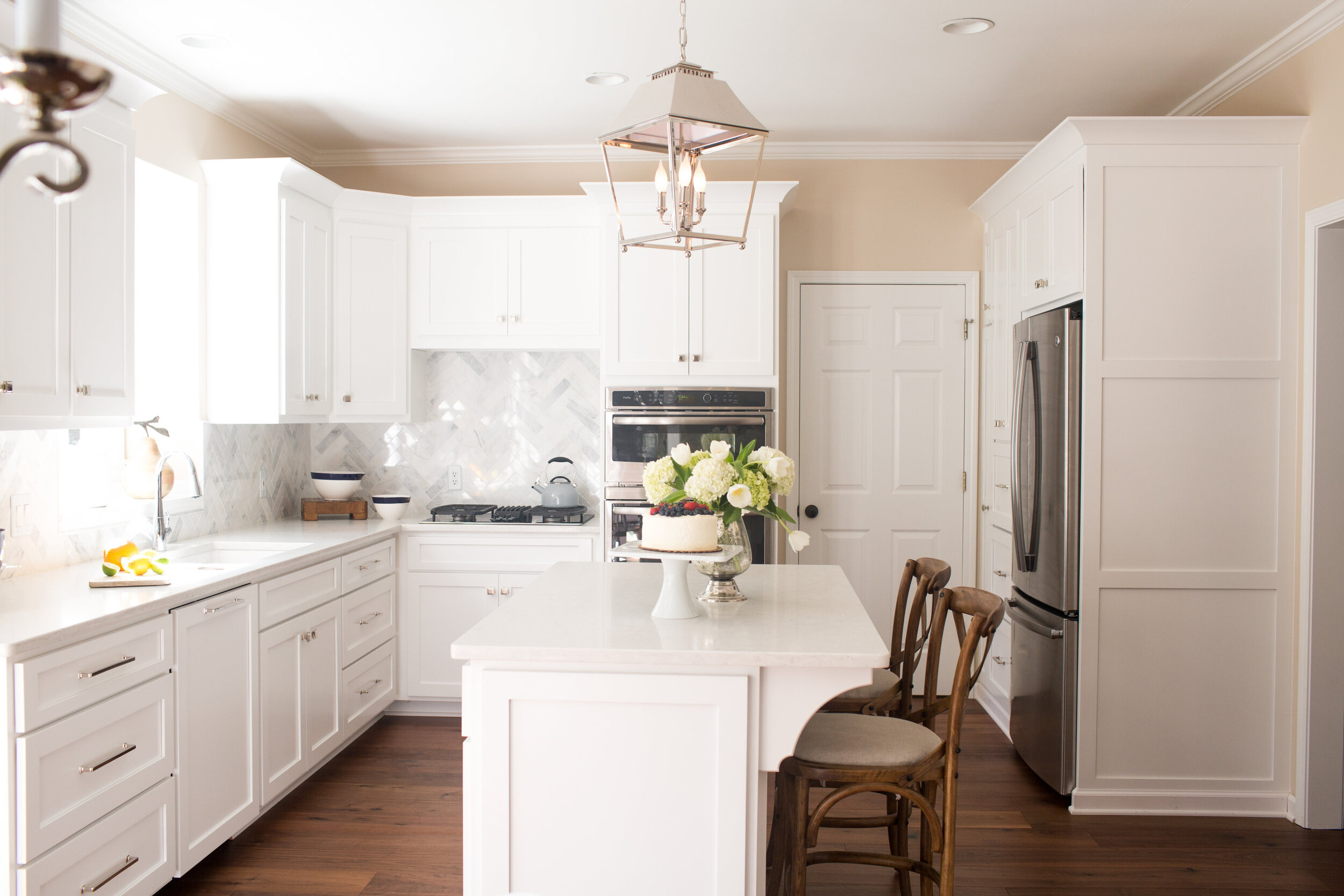  classic white traditional kitchen 