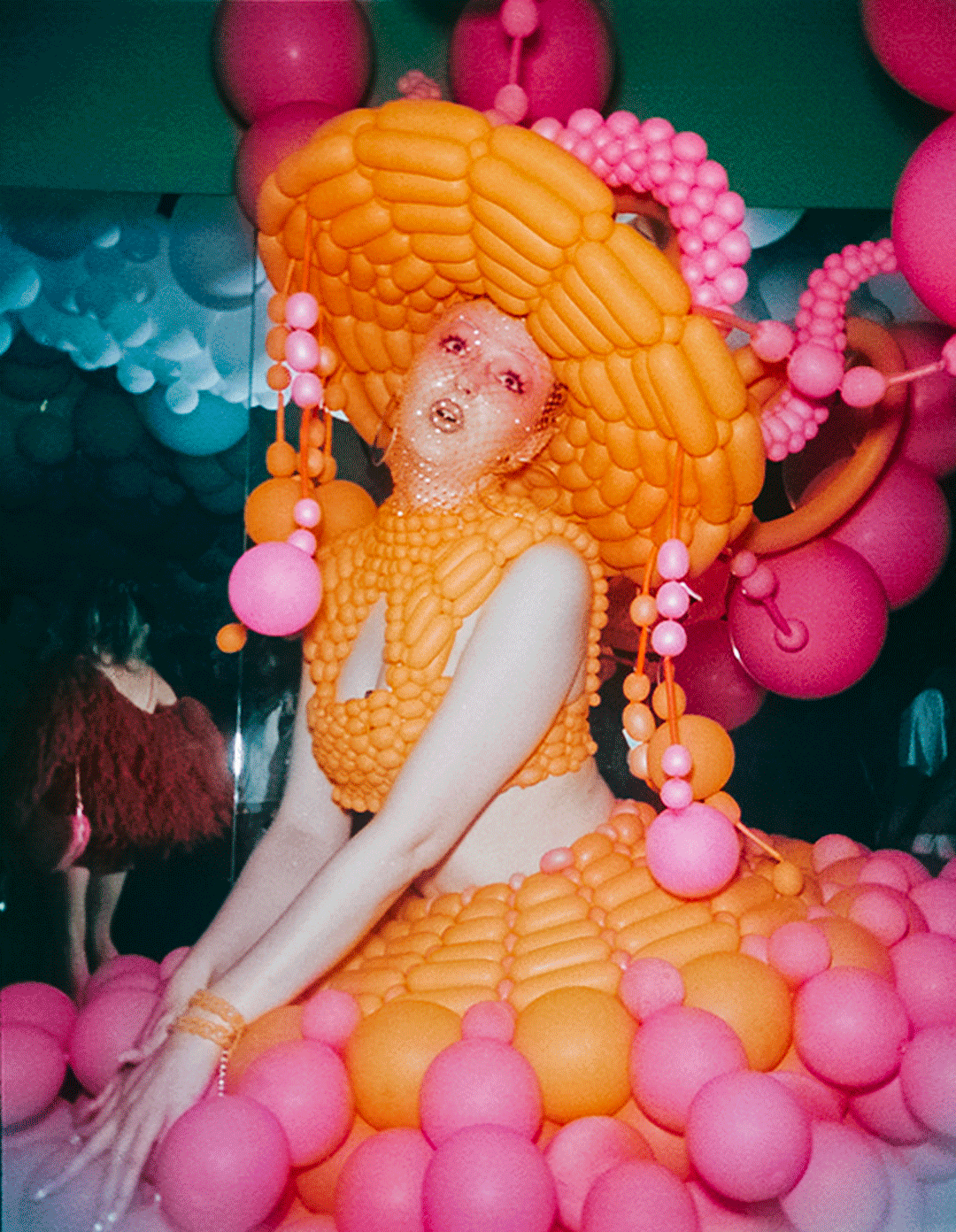 Balloonciaga17.gif