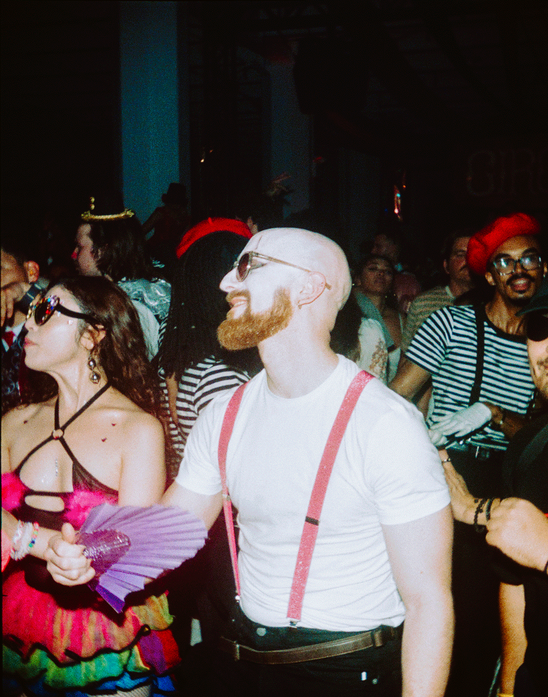 crowd1.gif