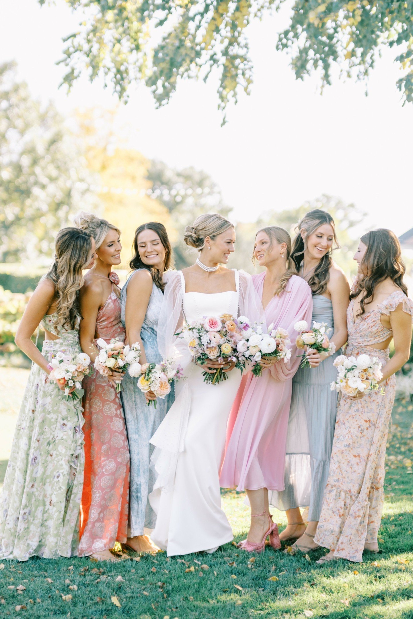 Have you ever seen a cheerier color palette (or group of gals?!) If you follow along here, you know I am all about those fashion moments, so Chloe's wedding day had more eye candy than your girl could hope for! 

Planning: @paulinasimpleelegancekc @s