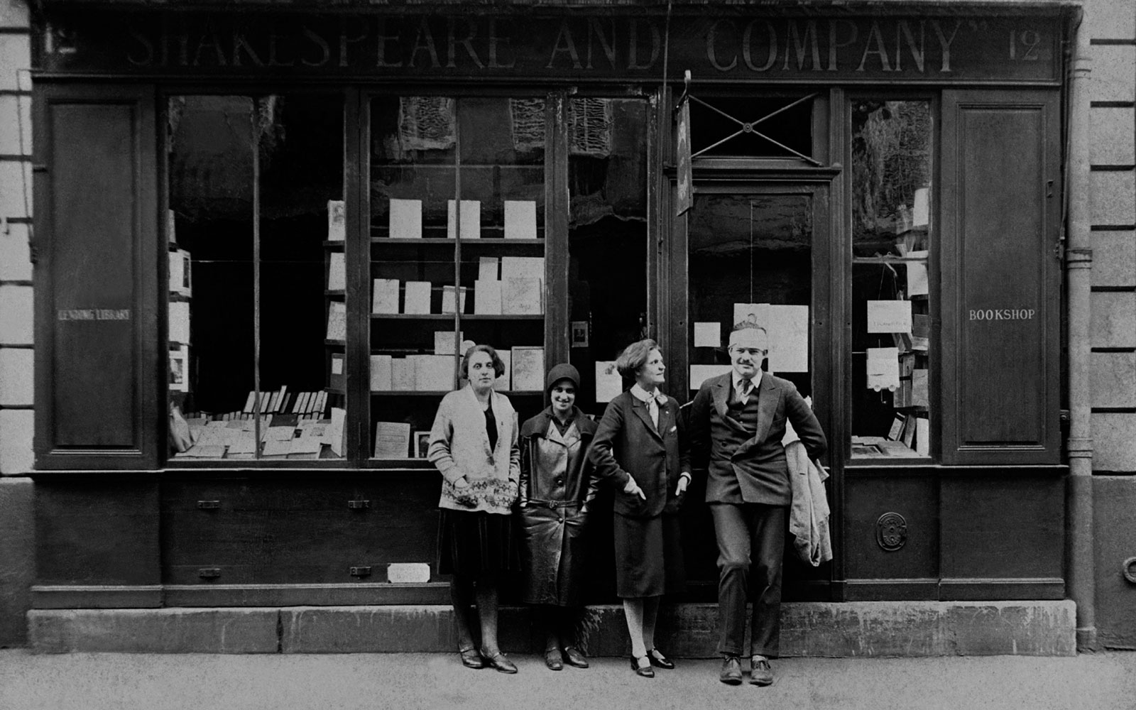 The_Ink_Collective_Inside_Ink_Pret_A_Partir_See_Shakespear_and_Company_2.jpg