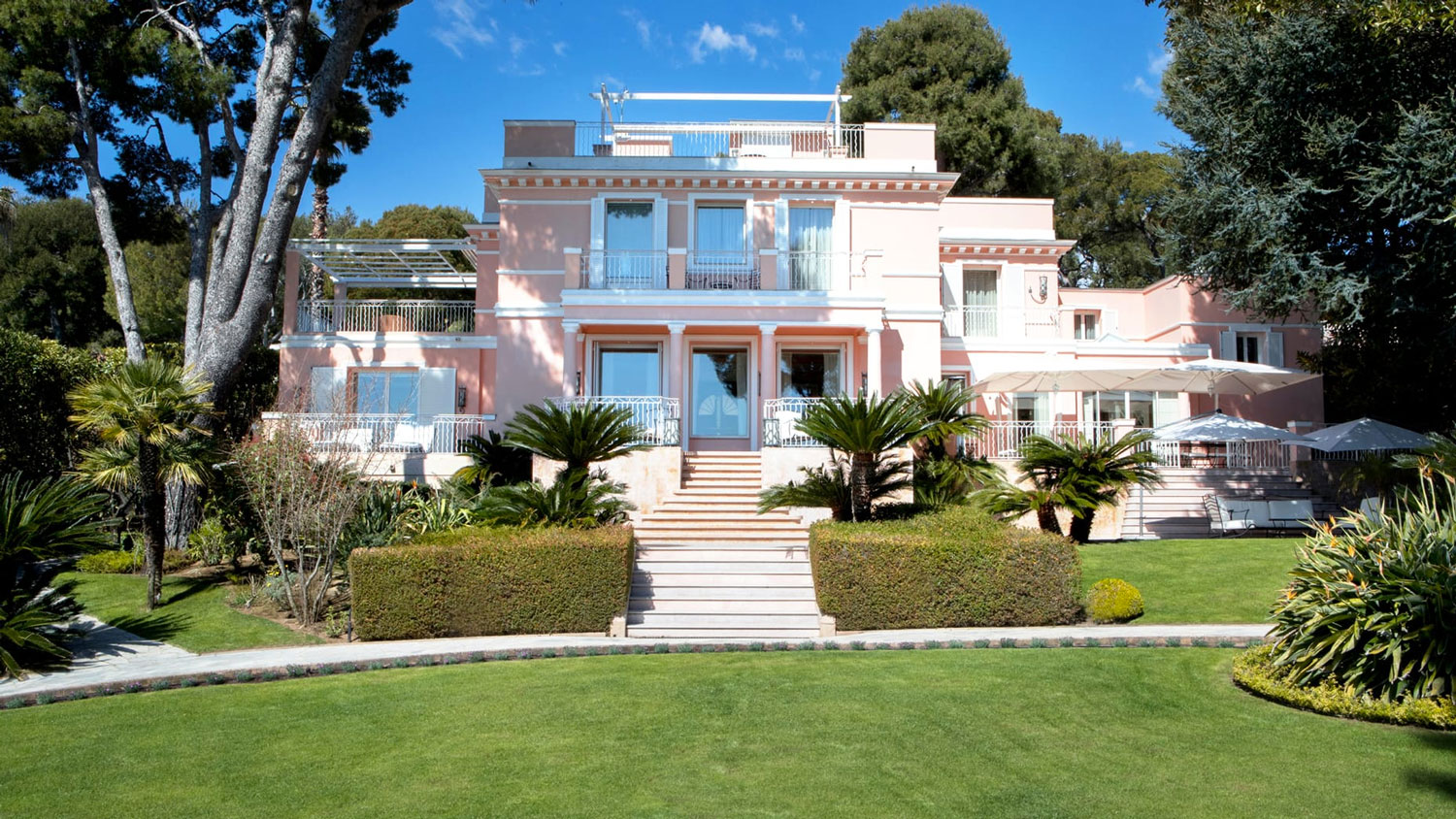 Stay_1_The_Ink_Collective_Inside_Ink_Pret_A_Partir_Guide_To_Cote_d'Azur_.jpg