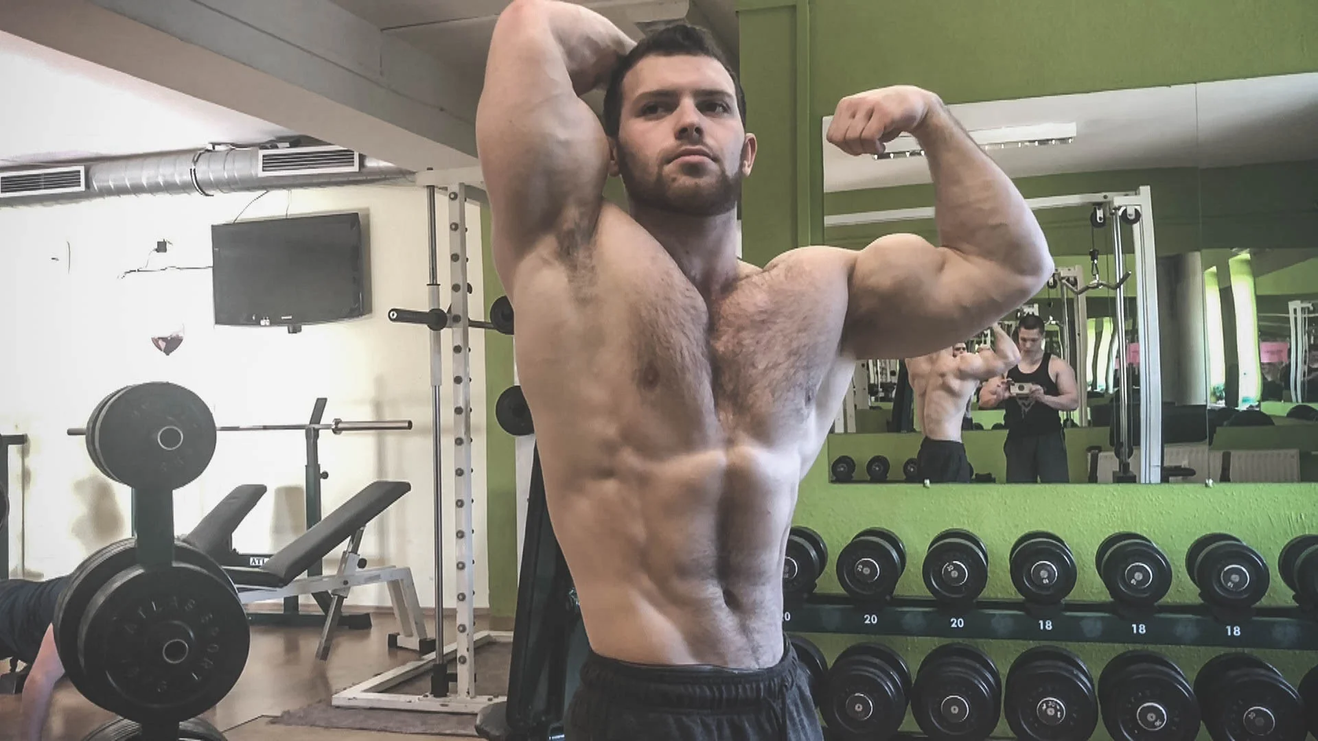 Pumped flexing with a biggest boy in the world - 17 minutes hard training and flexing!