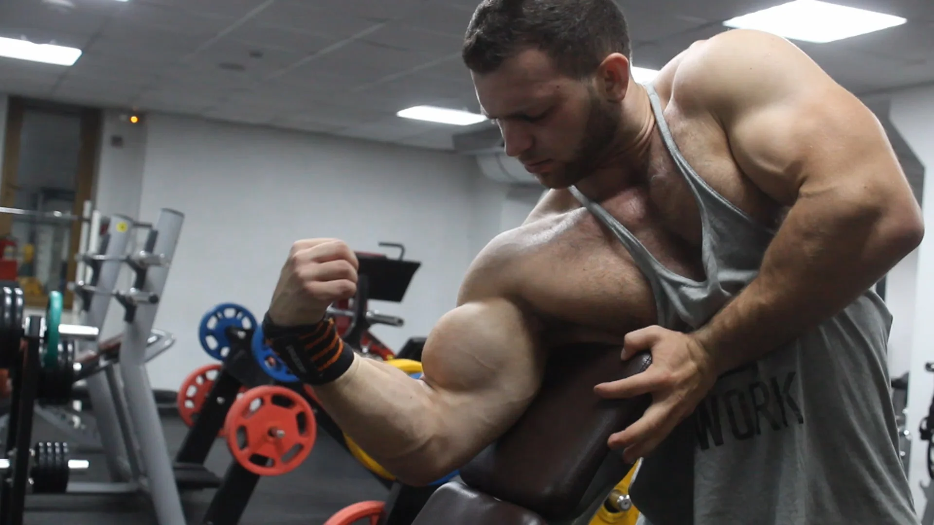 BEST BICEPS SHAPE EVER! Best excercises for arms and flexing hard