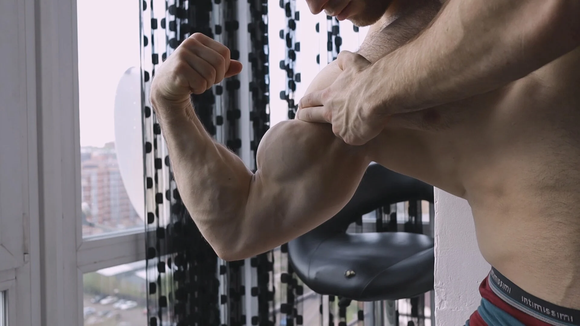 Amazing Flexing show with Sergey And his big pumped Muscles
