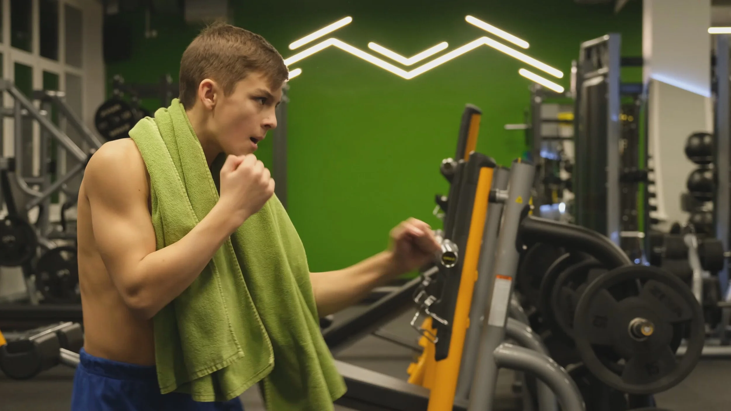 Mark pumping in gym and flexing without t-shirt 