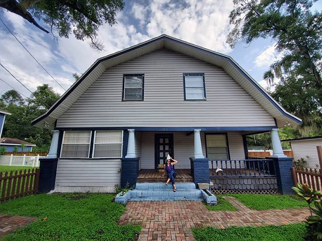 Say hello to the barngalow of south Seminole heights!  So what do you do when a client wants to buy a historic craftsman bungalow? Sell them the project house of all project houses that looks like a barn or the amityville horror house instead. 🤷&zwj