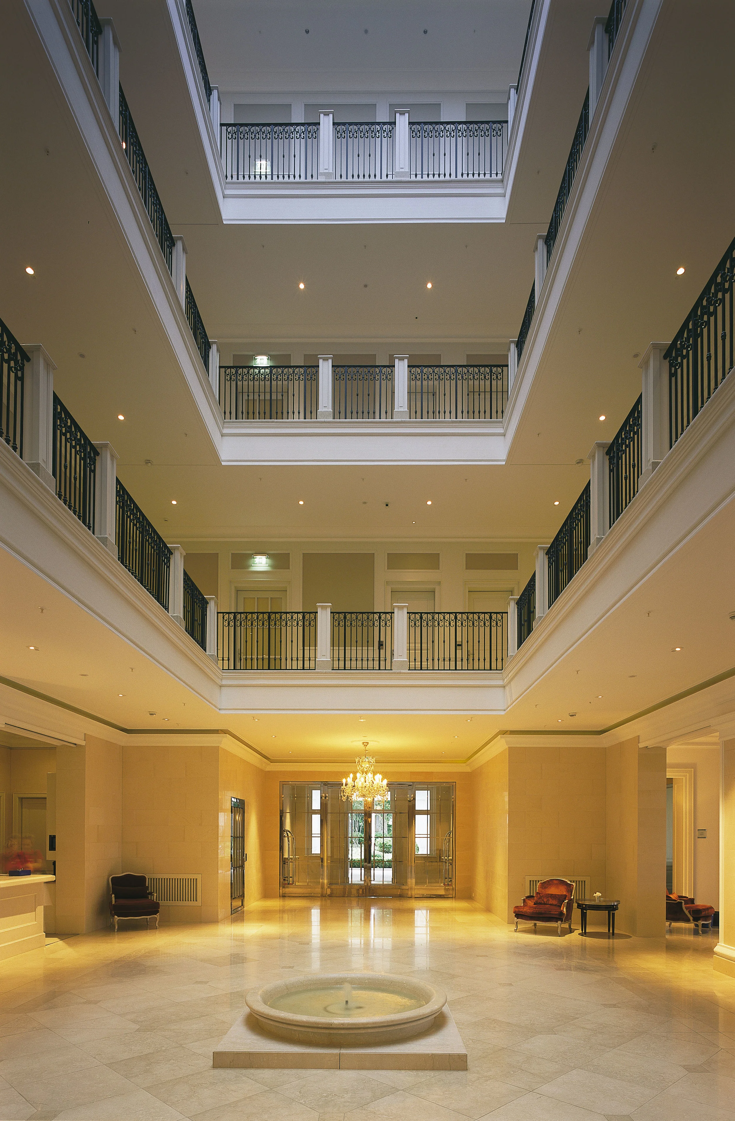 LobbyGrandHotel_gross.jpg