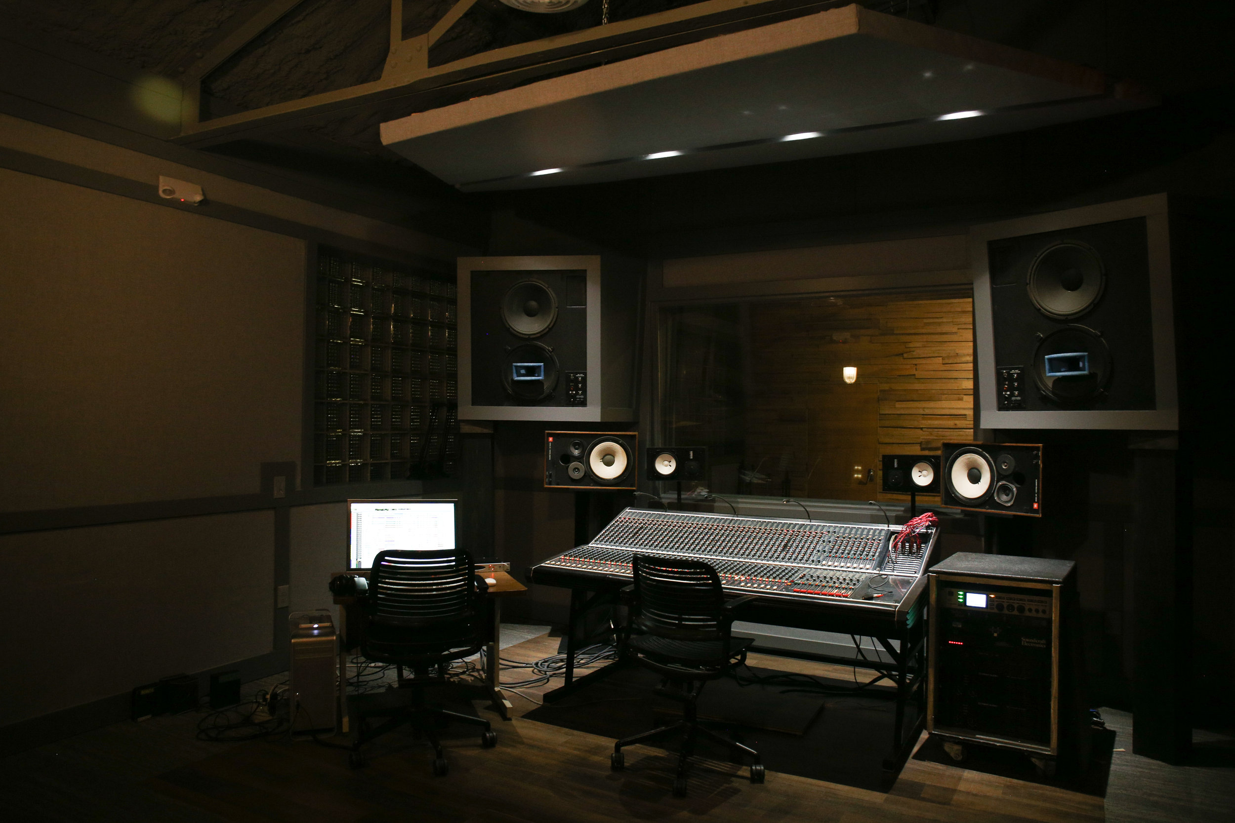 Studio-0511.jpg