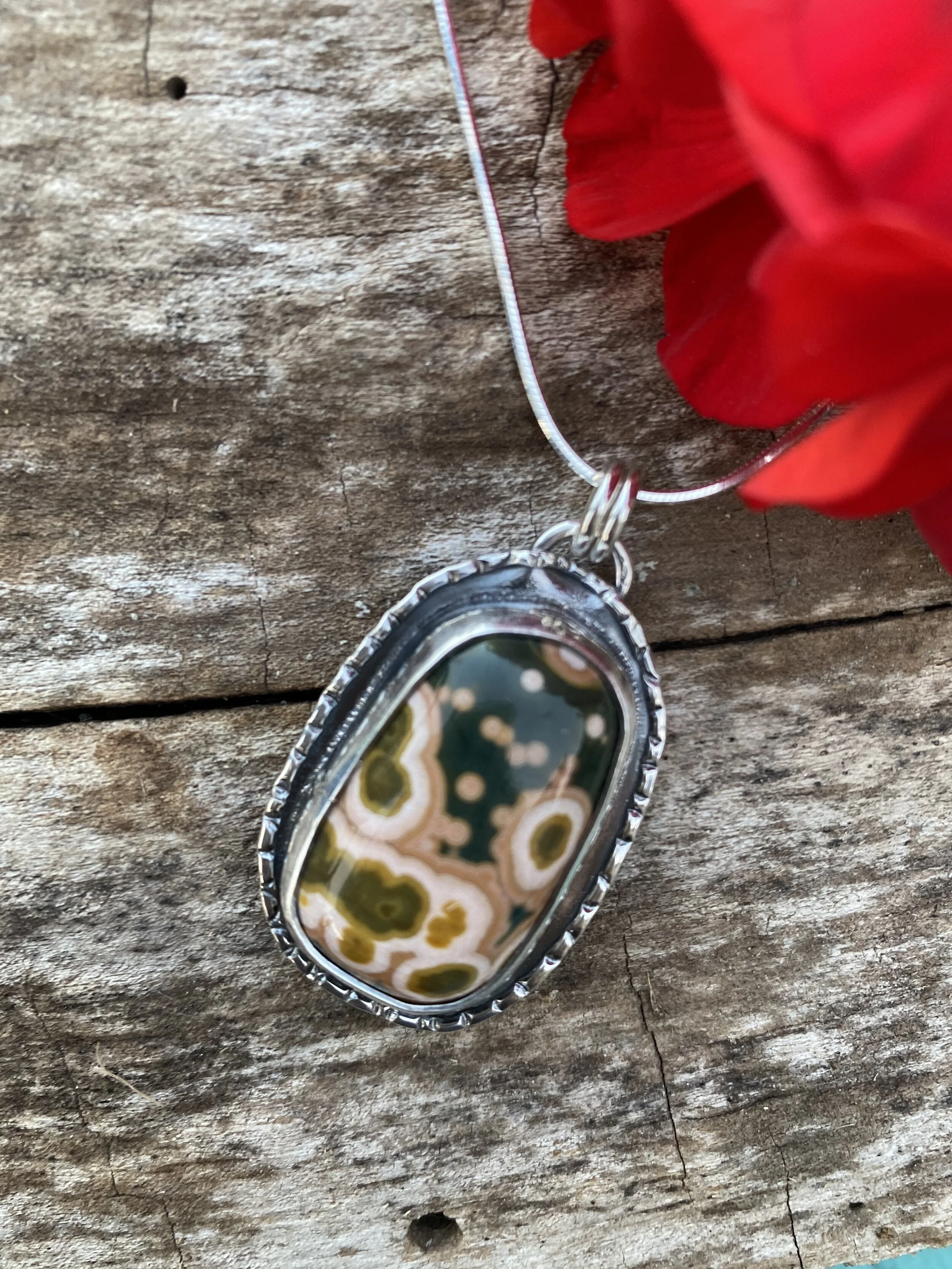 2C60BB81-028E-4D6D-A551-41BD91D81888