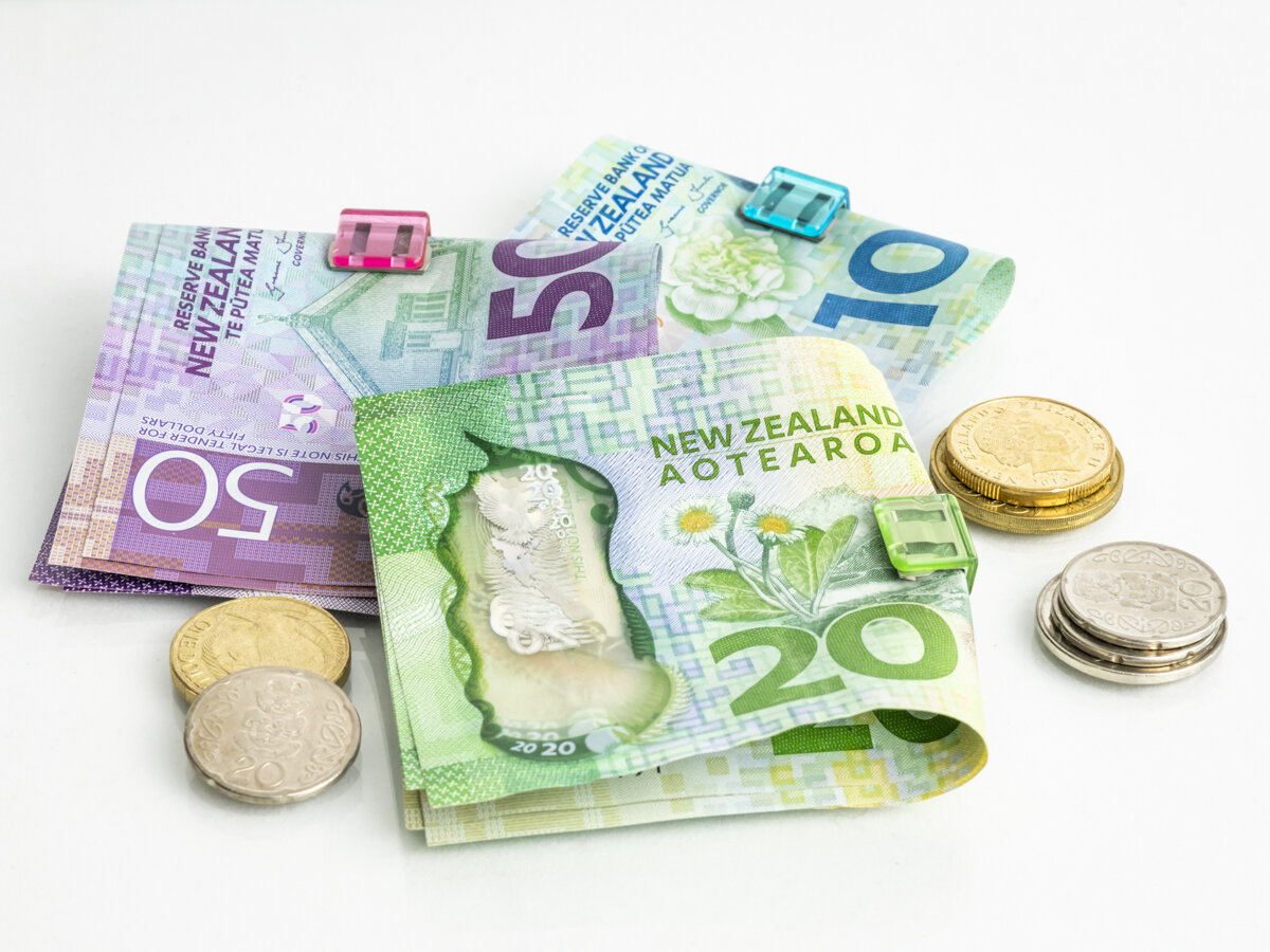 NZ money IX