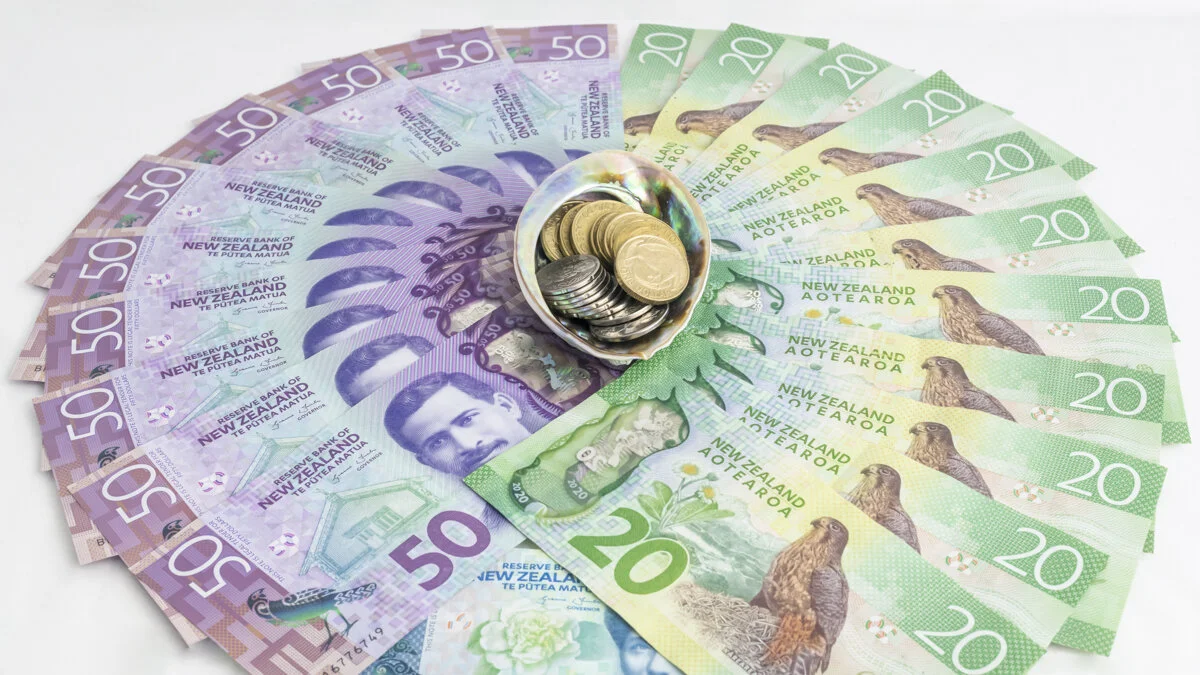 25 Small NZ Money I.jpg