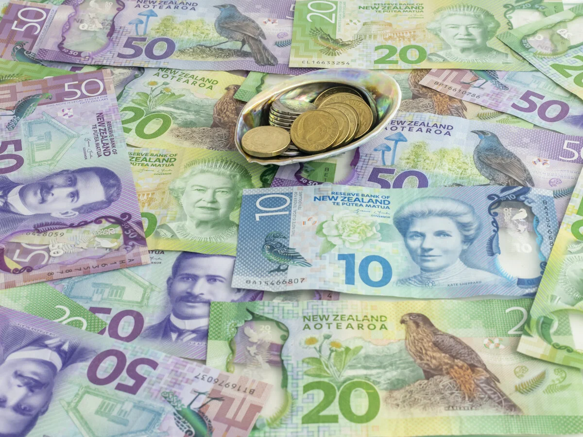 26 Small NZ Money II.jpg