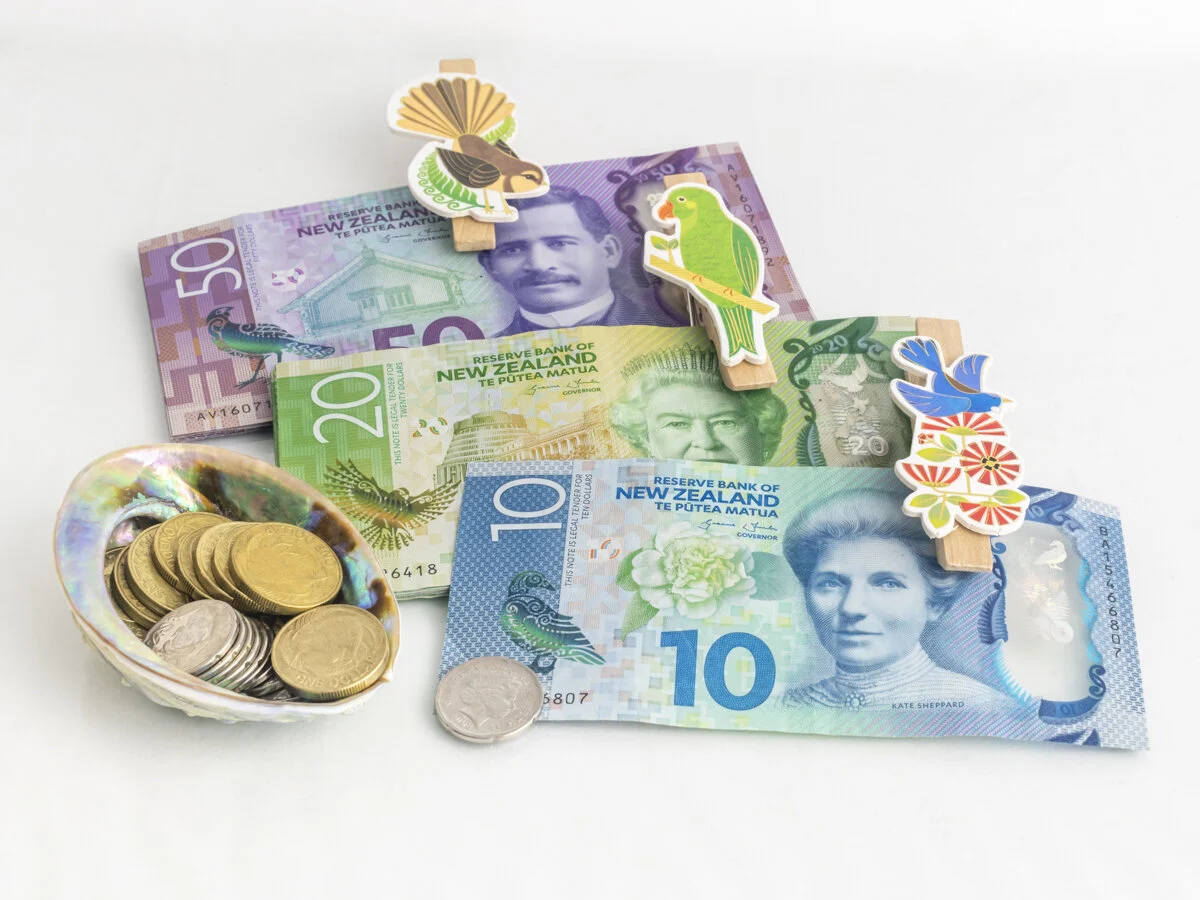 27 Small NZ Money III.jpg