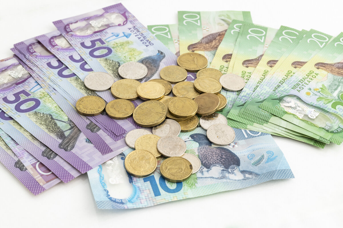 37 Small NZ Money VIII.jpg