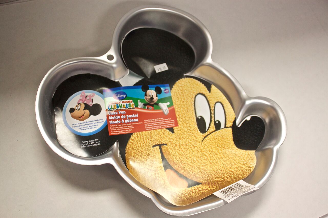 Amazon.com: Wilton Mickey Mouse Mini Cake Pan (2105-3600, 1995): Novelty Cake  Pans: Home & Kitchen