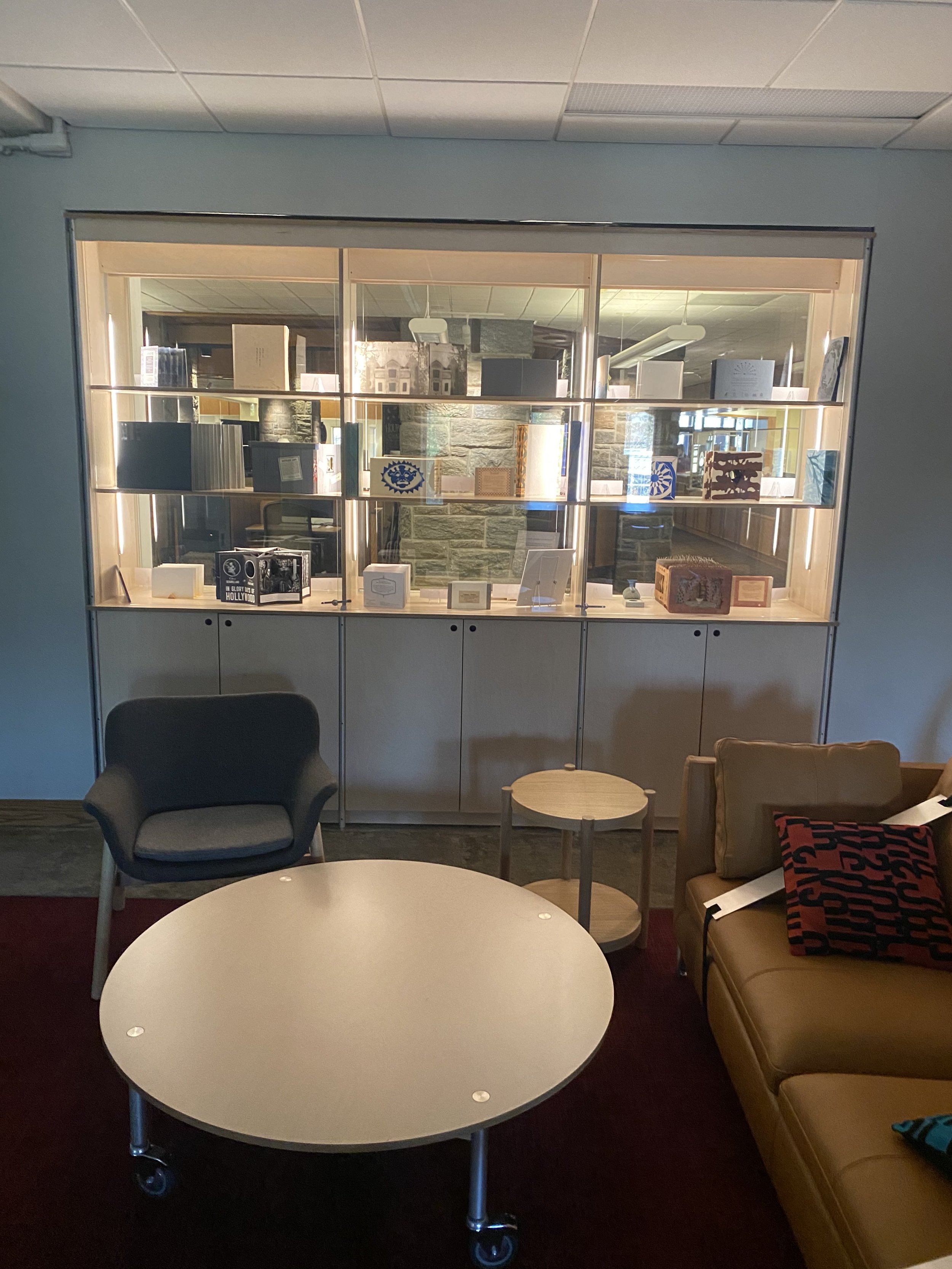 swarth_vitrine_use_02.jpg