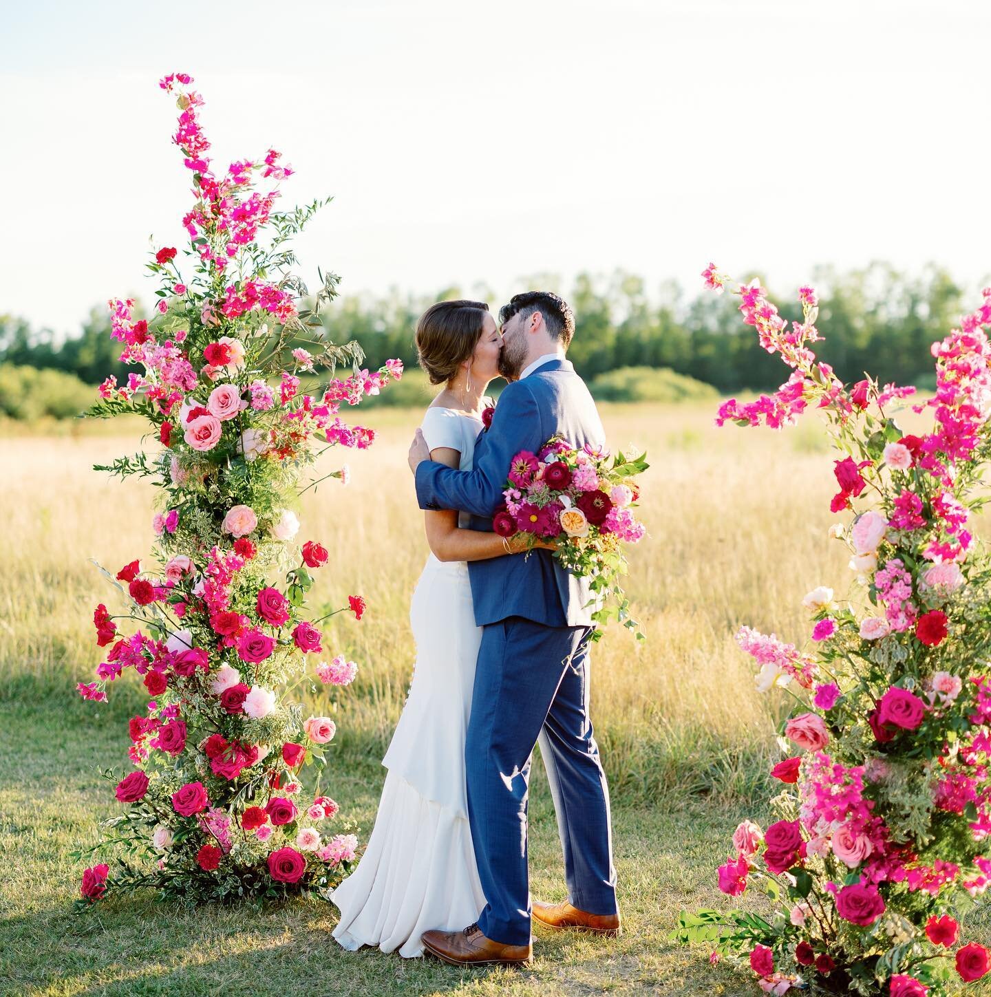 Get a room, kids 😅

Will never stop sharing pics from Anna + Matt&rsquo;s big day so settle in, folks. 💕

#weddingflowers #mnflorist #florist #ceremonyflowers #floraldesign