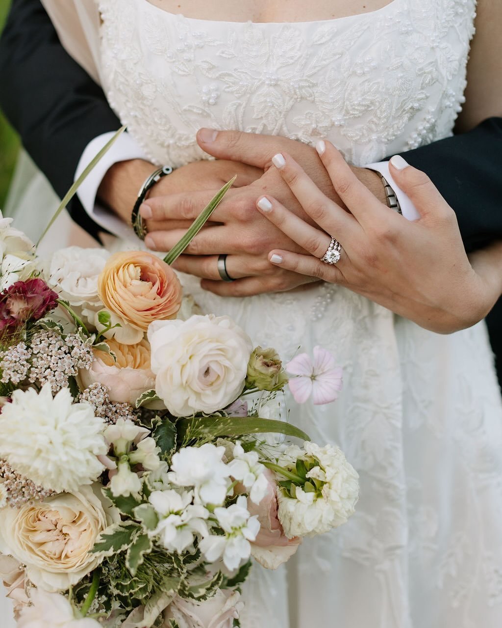 sweet Victoria in one of my fav places ✨

@mado.photo
@bckevents
@pineyriverranch
@goldenbellmusic
@eventrentsvailaspen

#vailwedding #weddingflorist #flowers #florist #vailflorist #coloradowedding #pineyriverranch #floraldesign #bouquet #bridalbouqu