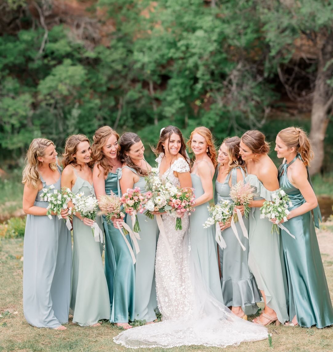 Itching&rsquo; for spring. 🌱

@britnigirardphoto
@cloud9denver
@planetbluegrassweddings
@littleshopoffloral